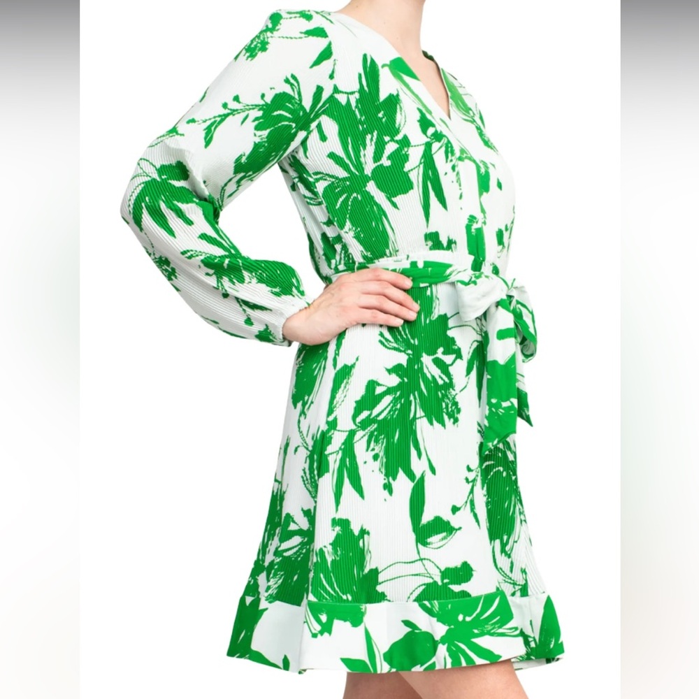Taylor Floral Belted V-Neck Crepe Dress - Picture 3 of 11